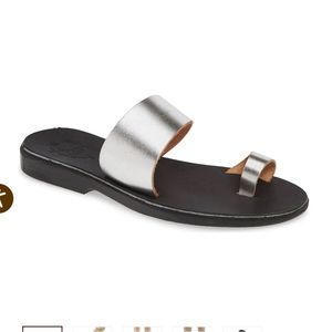 Jerusalem Sandals Abra Leather size 40 Toe Loop Silver Slip On Casual Modern
